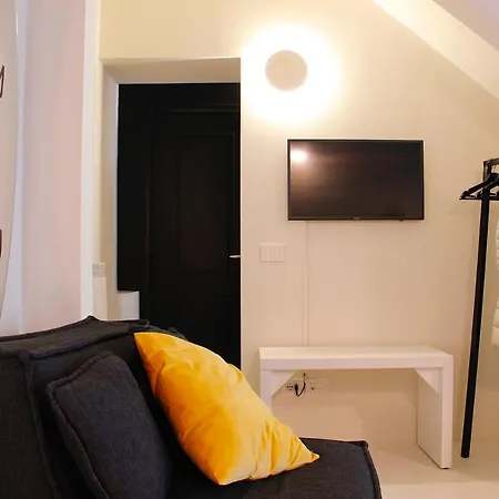 Colorful Pied-a-terre _ Via Gioberti Appartement *