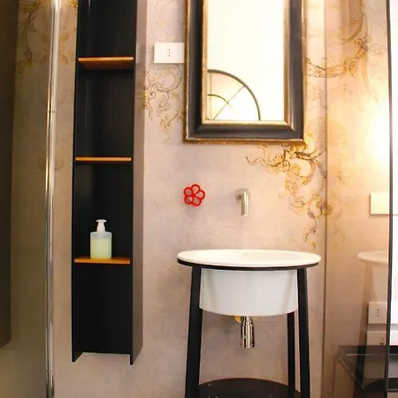 Colorful Pied-a-terre _ Via Gioberti * Florence