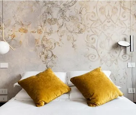 Colorful Pied-a-terre _ Via Gioberti Daire *